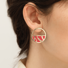 Boucles d'oreilles Tigre, Finition dorée, Rouge Irisé / Hypnotique   image number 3